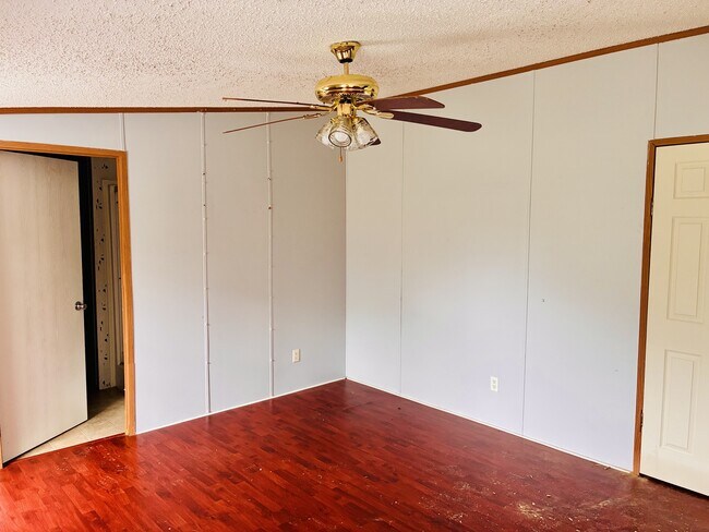 Building Photo - 4695 Co Rd 1488