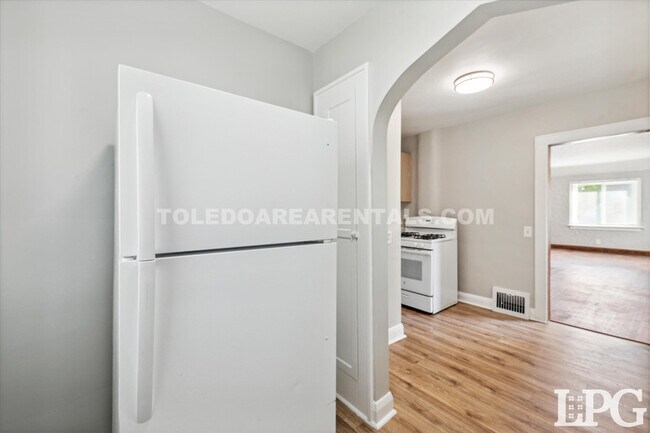Building Photo - 1442 Schuyler Rd