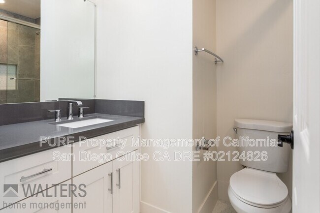 Building Photo - 3772 Governor Dr