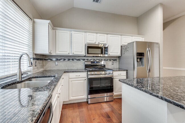 Building Photo - Stunning 3 Bedroom in the Champion Streets...