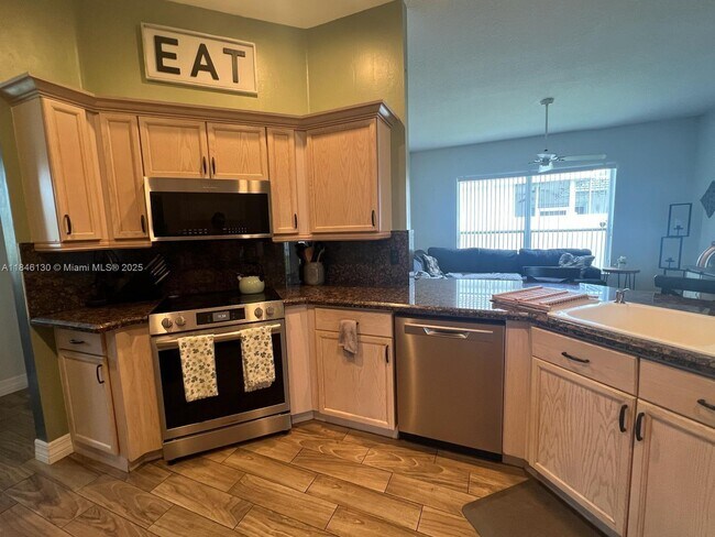 Building Photo - 6328 Hatteras Club Dr