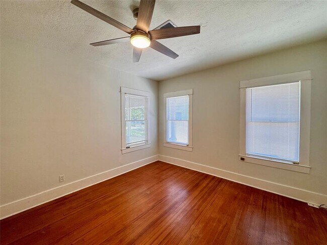 Building Photo - 4522 McKinney St