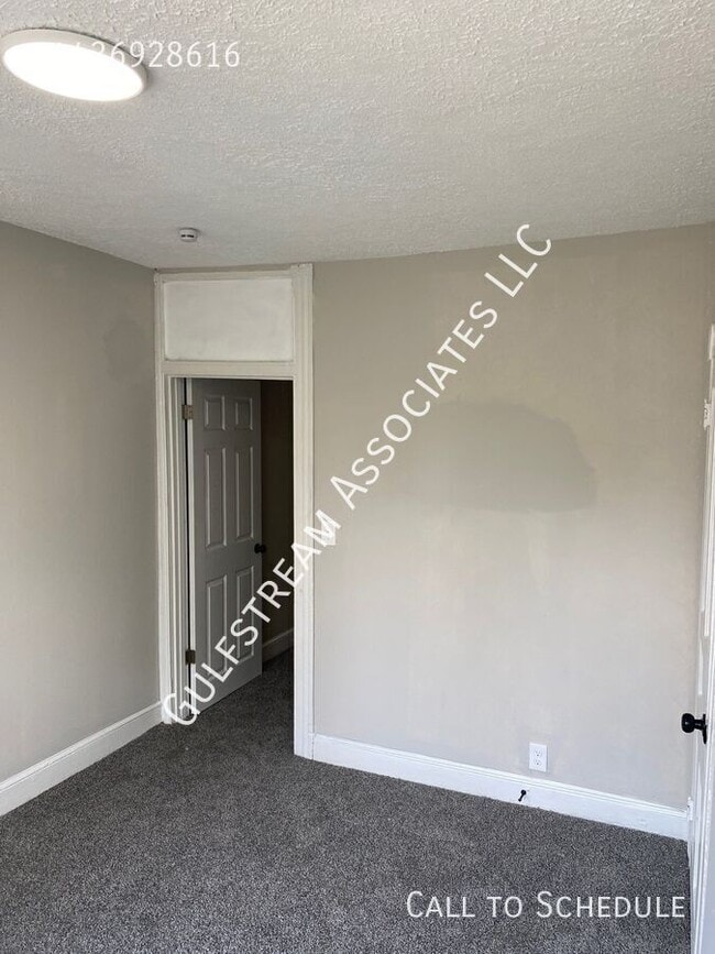 Building Photo - 2824 Parkwood Ave