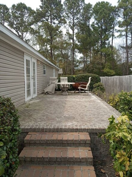 Building Photo - 881 Whaler Pl