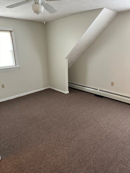 Building Photo - 22 Roundy St