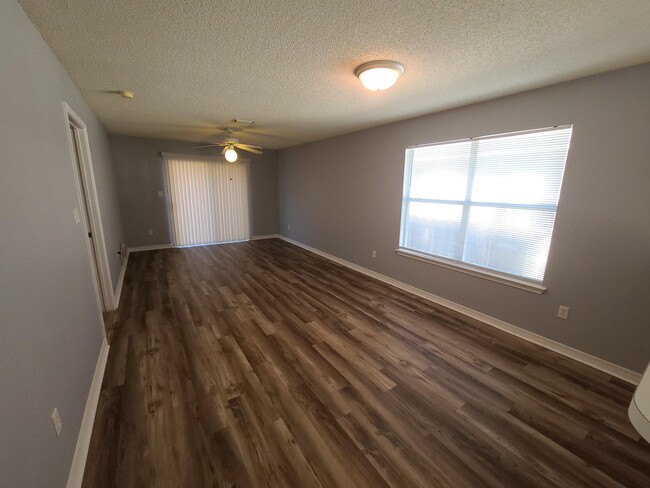 Building Photo - 2787 Bay Club Dr