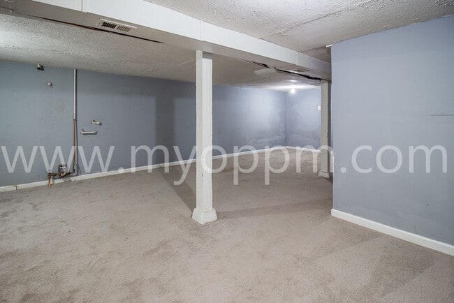 Building Photo - 2 Bed / 1 Bath House - 30th & Seward