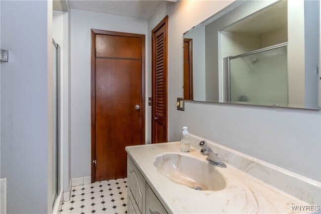 Building Photo - 194 Boncroft Dr