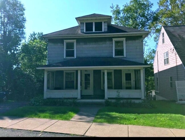 Primary Photo - 241 Prospect St