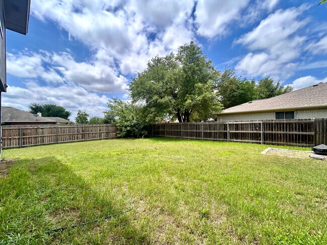 Building Photo - 17300 Bishopsgate Dr