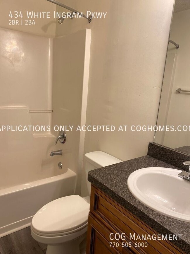 Building Photo - 290 Merchants Square