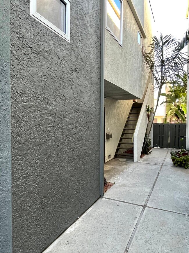 Outside - 31 N Venice Blvd