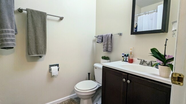 Building Photo - 336 Farmingdale Cir