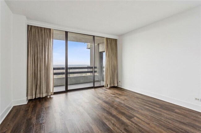 Building Photo - 2660 Peachtree Rd NW