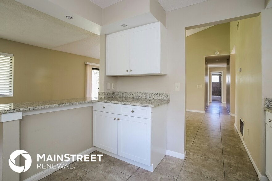 Building Photo - 5625 Westview Dr