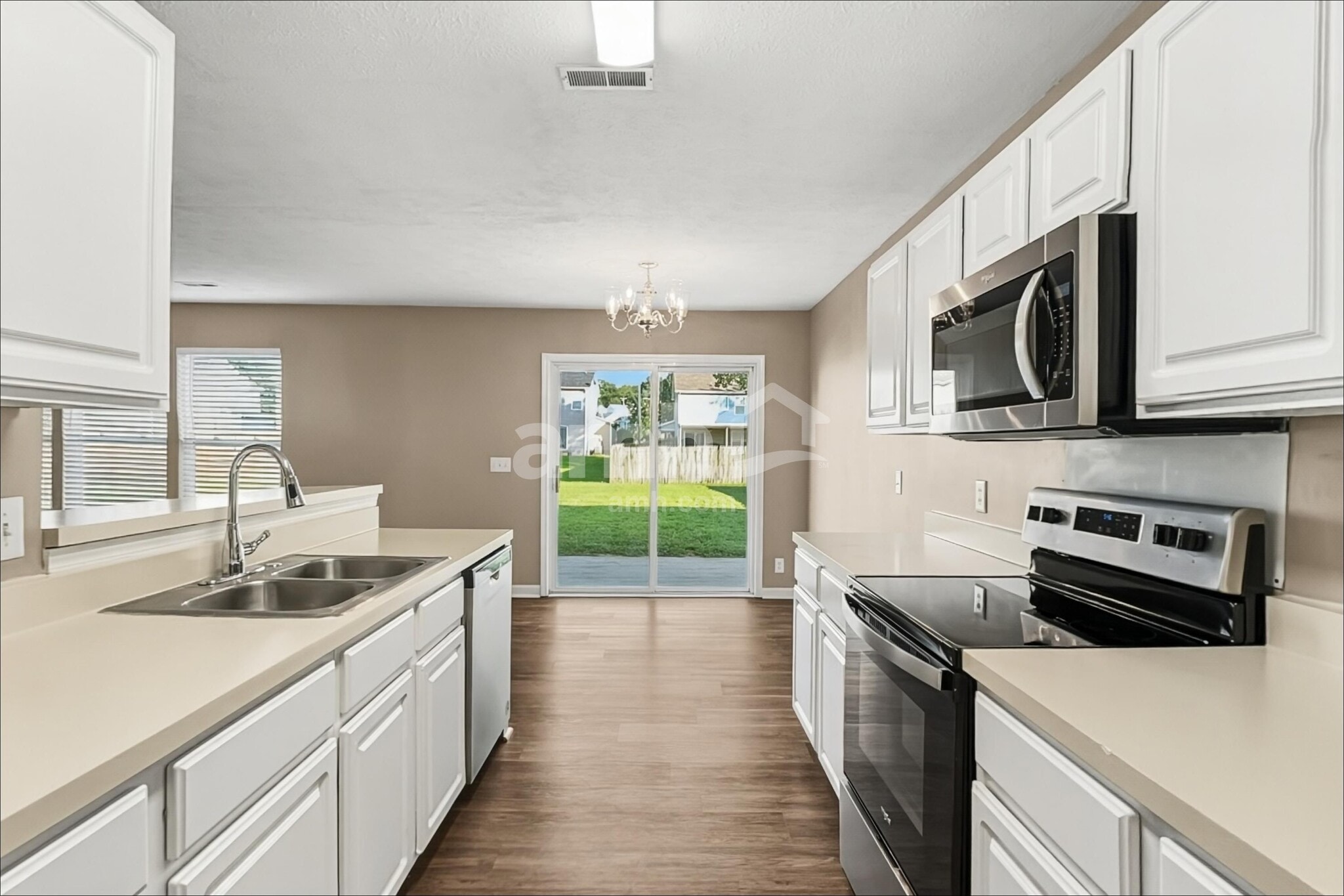 Building Photo - 4060 Longfellow Dr