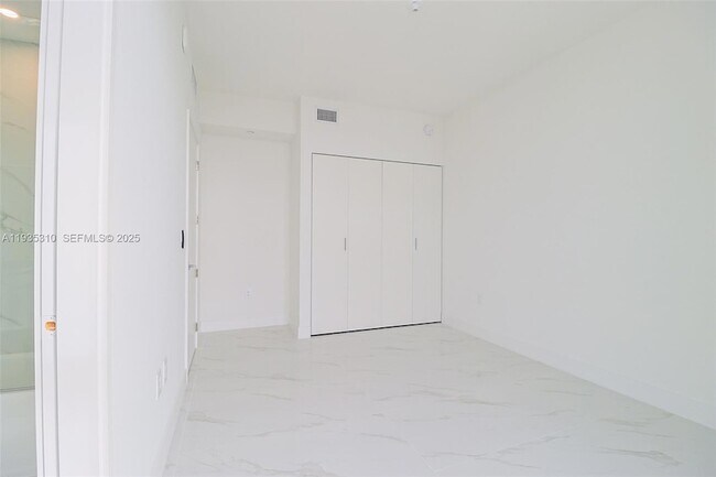 Building Photo - 700 NE 24th St