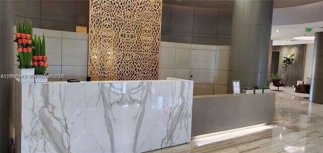 Building Photo - 10275 Collins Ave