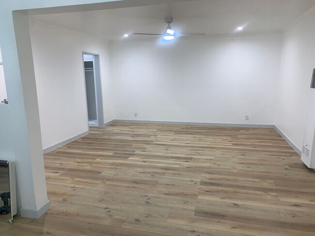 Building Photo - 4916 Hazeltine Ave