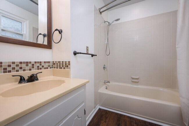 Building Photo - 3 Bedrooms with Full Basement on Corner Lot!