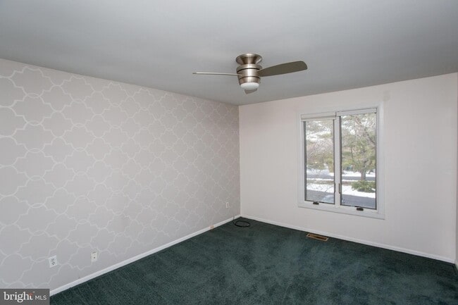 Building Photo - 17 Eden Roc