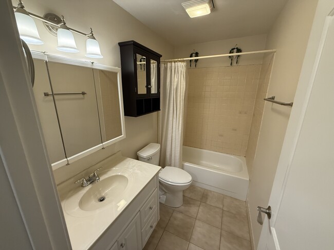 Upstairs Bathroom - 5951 Meadow Dr