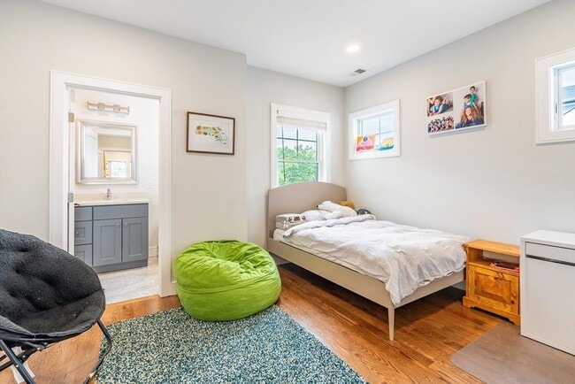 Building Photo - 19 Shute Path