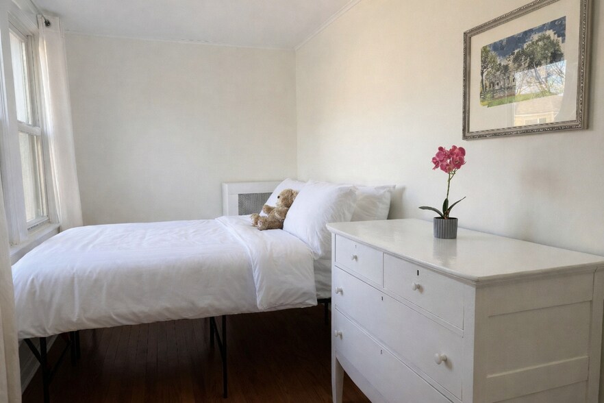 Guest Bedroom 2 - View 1 - 131 Livingston Ave