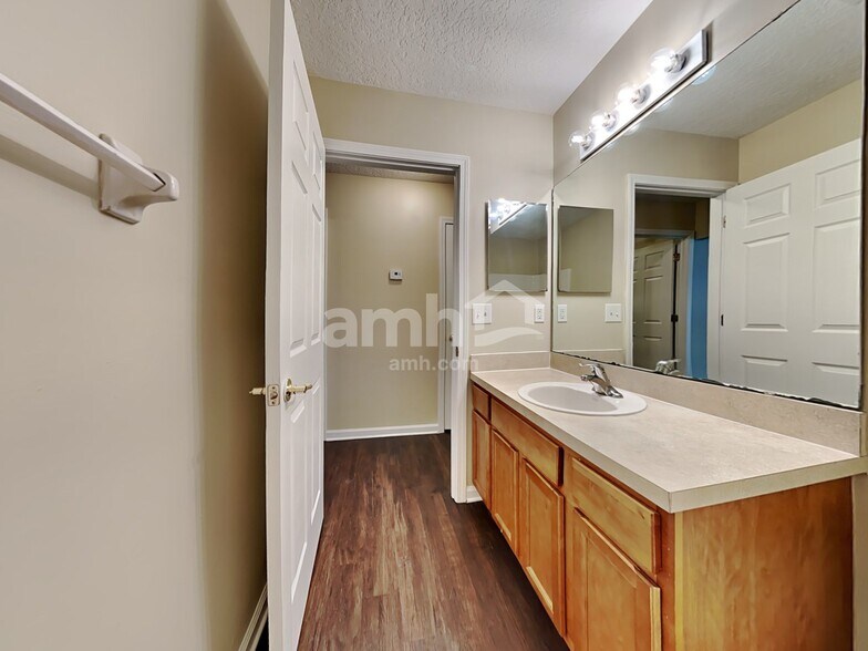 Building Photo - 3855 Westridge Dr