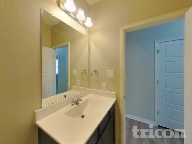 Building Photo - 13307 Badlands Bnd