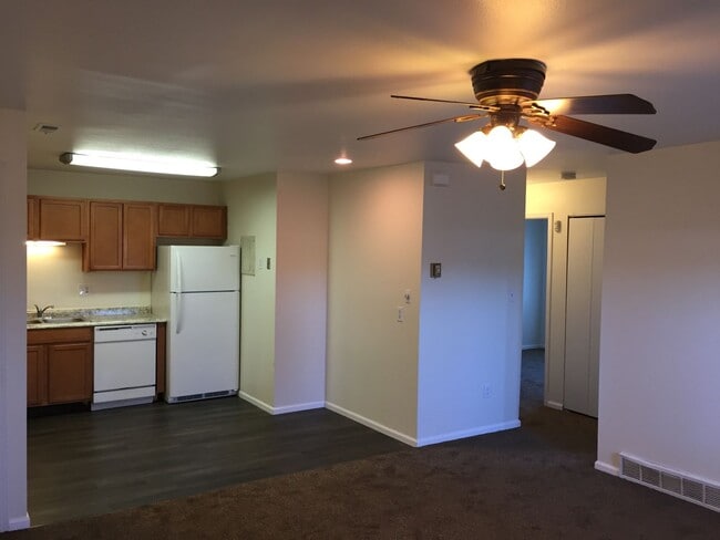 Building Photo - Main Level 2 Bedroom in Gated Community