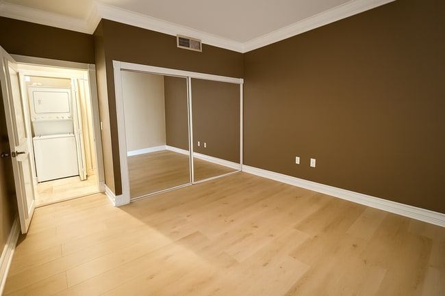 Building Photo - Meridian 2 BDR /2 BATH Luxury Condo - RESO...