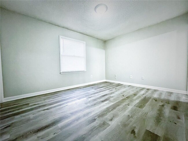 Building Photo - 1550 Oakpoint Dr SW