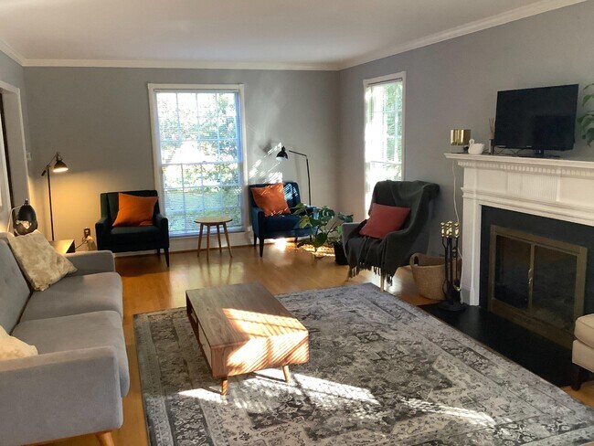 Building Photo - 5944 Searl Terrace