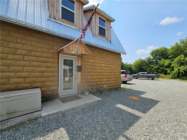 Primary Photo - 207 East Ave