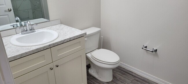 Building Photo - NEW LUXURY ONE BEDROOM APARTMENT UNFURNISHED