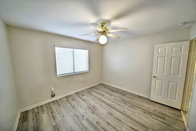 Building Photo - Beautiful Home in the desirable Shavano Ga...