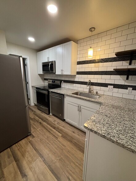 Kitchen - 405 Franklin St