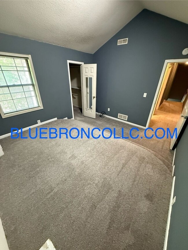 Building Photo - Great unit for a great price, See it today!