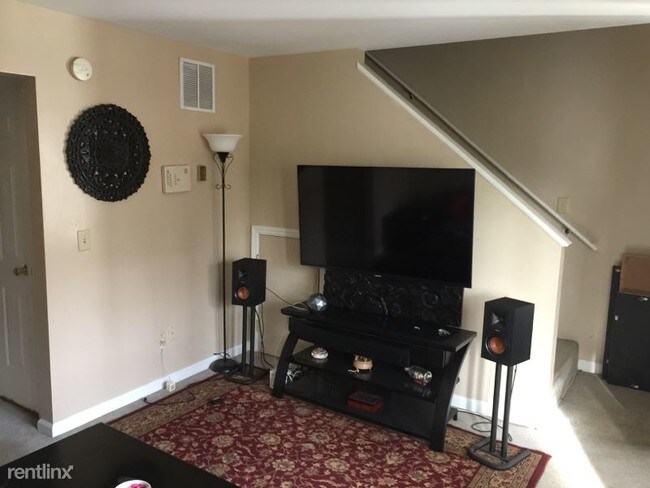Building Photo - 2 br, 1.5 bath Condo - 162 Oxbo Rd