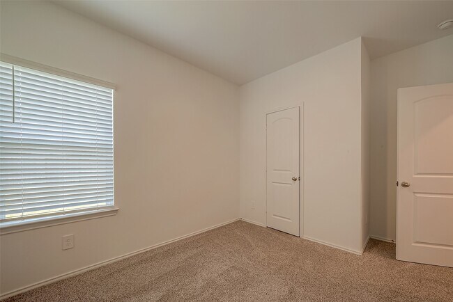 Building Photo - 5343 Pinecliff Grove Ct