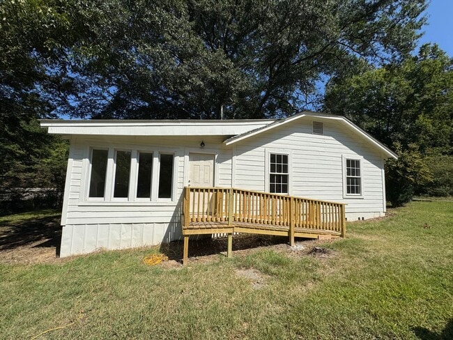 Building Photo - Renovated 3/1 House in North Rome- $1,195
