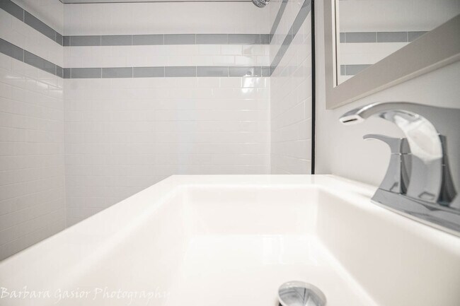 Building Photo - 835 Pearson St