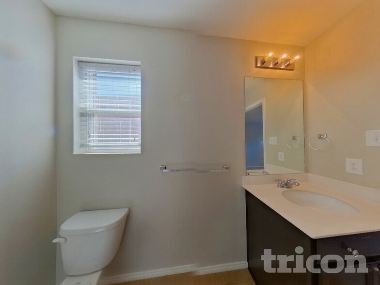 Building Photo - 9921 Amosite Dr