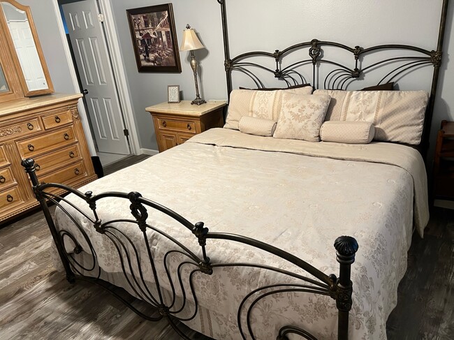 Primary Bedroom - 1209 E Campus Dr