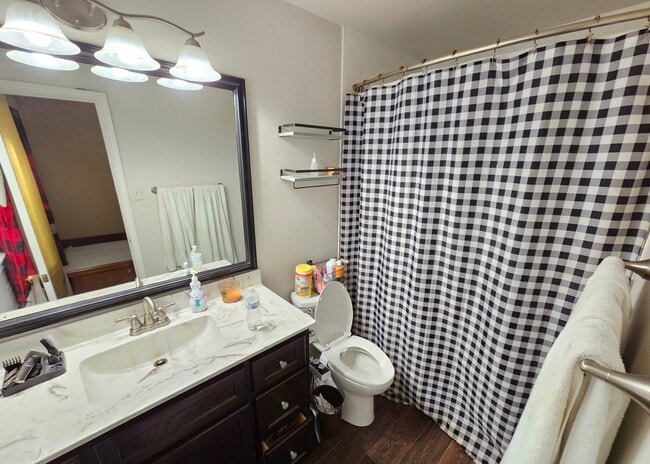 Building Photo - 175 Bluff View Dr