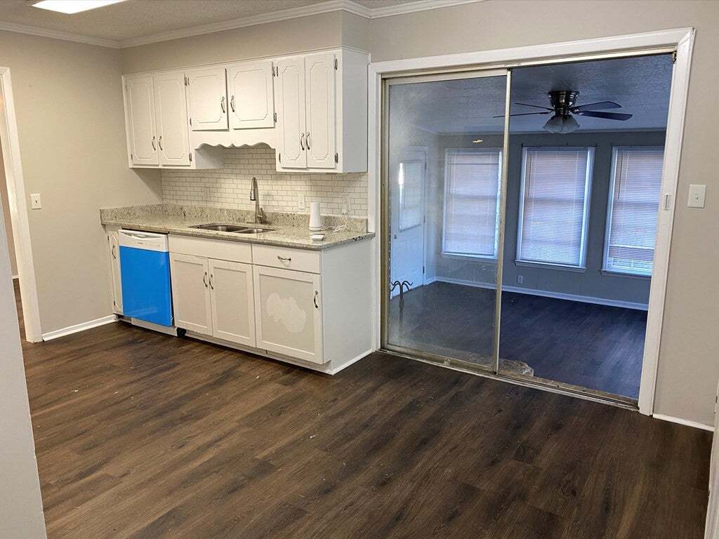 Building Photo - 3001 Lonsdale Dr