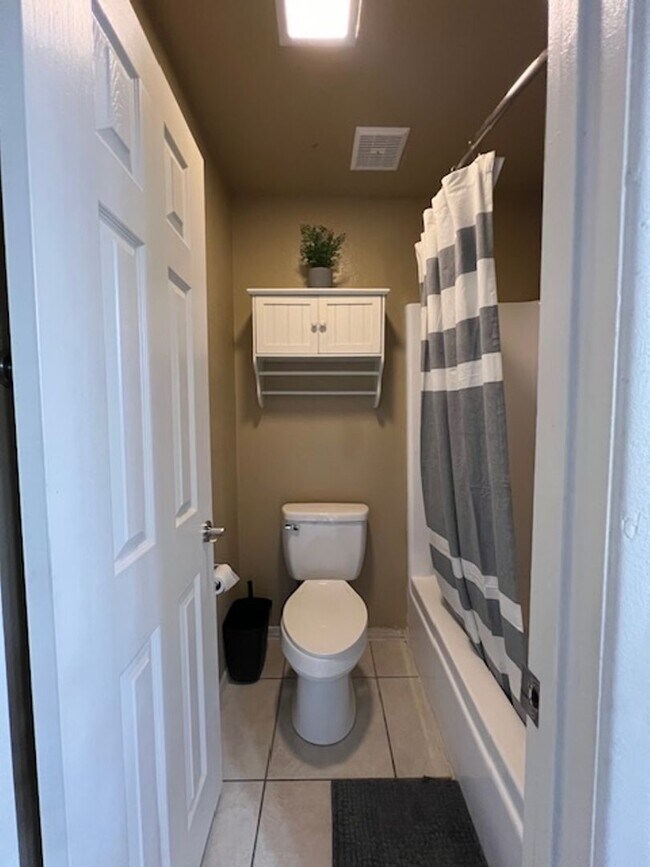 Building Photo - Scottsdale Condo