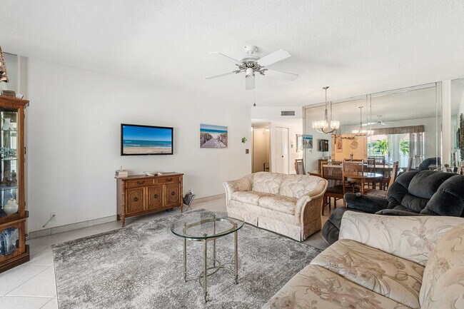 Building Photo - 250 NE 20th St