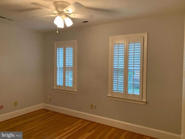 Building Photo - 1317 19th Rd S